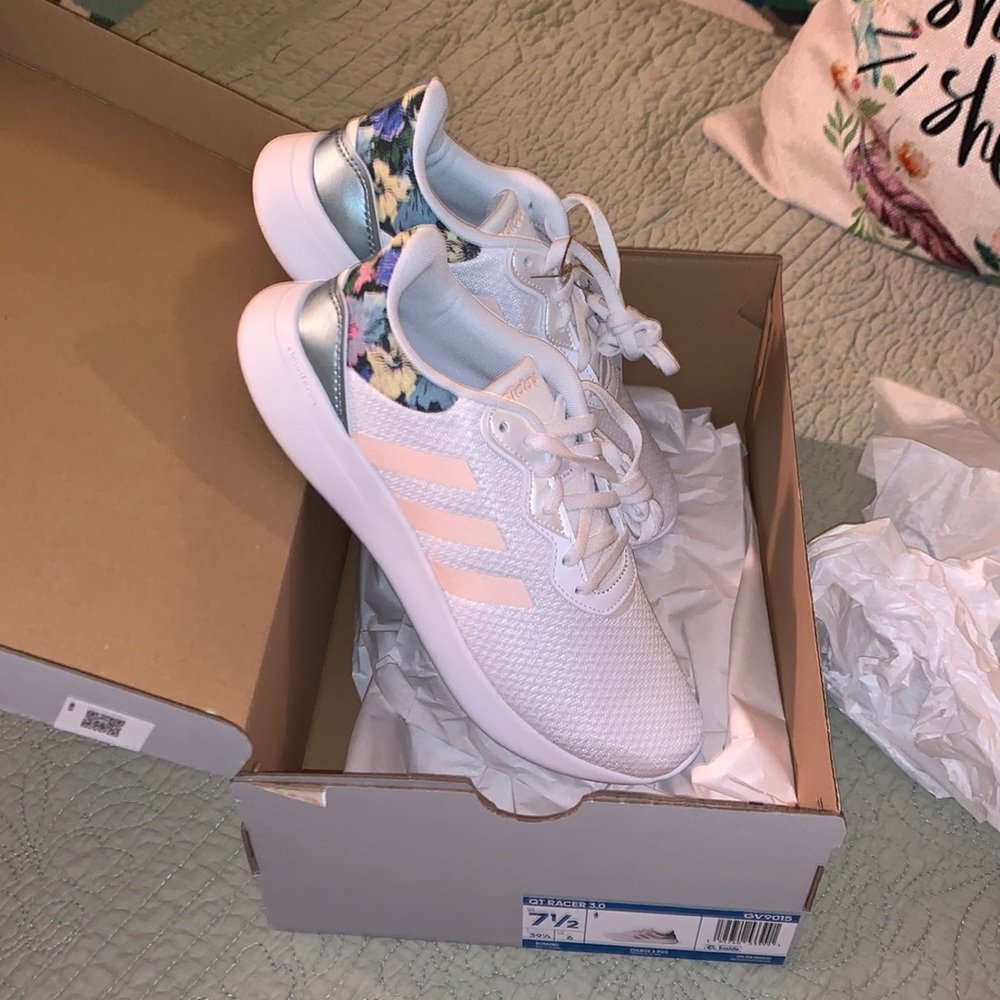 Nwt Adidas Size 7.5 QT Racer 3.0 Running Sneakers